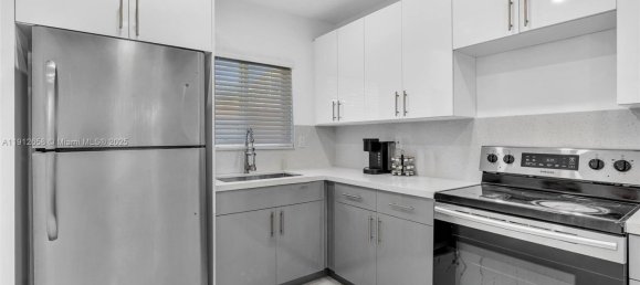 4 dormitorios villa en venta en Miami, Miami-Dade, Florida, USA № 615954 17