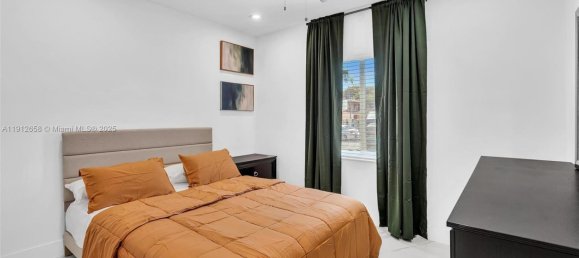 4 dormitorios villa en venta en Miami, Miami-Dade, Florida, USA № 615954 2