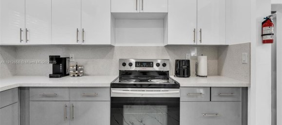 4 dormitorios villa en venta en Miami, Miami-Dade, Florida, USA № 615954 14