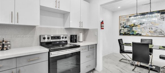 4 dormitorios villa en venta en Miami, Miami-Dade, Florida, USA № 615954 16