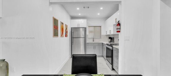 4 dormitorios villa en venta en Miami, Miami-Dade, Florida, USA № 615954 21