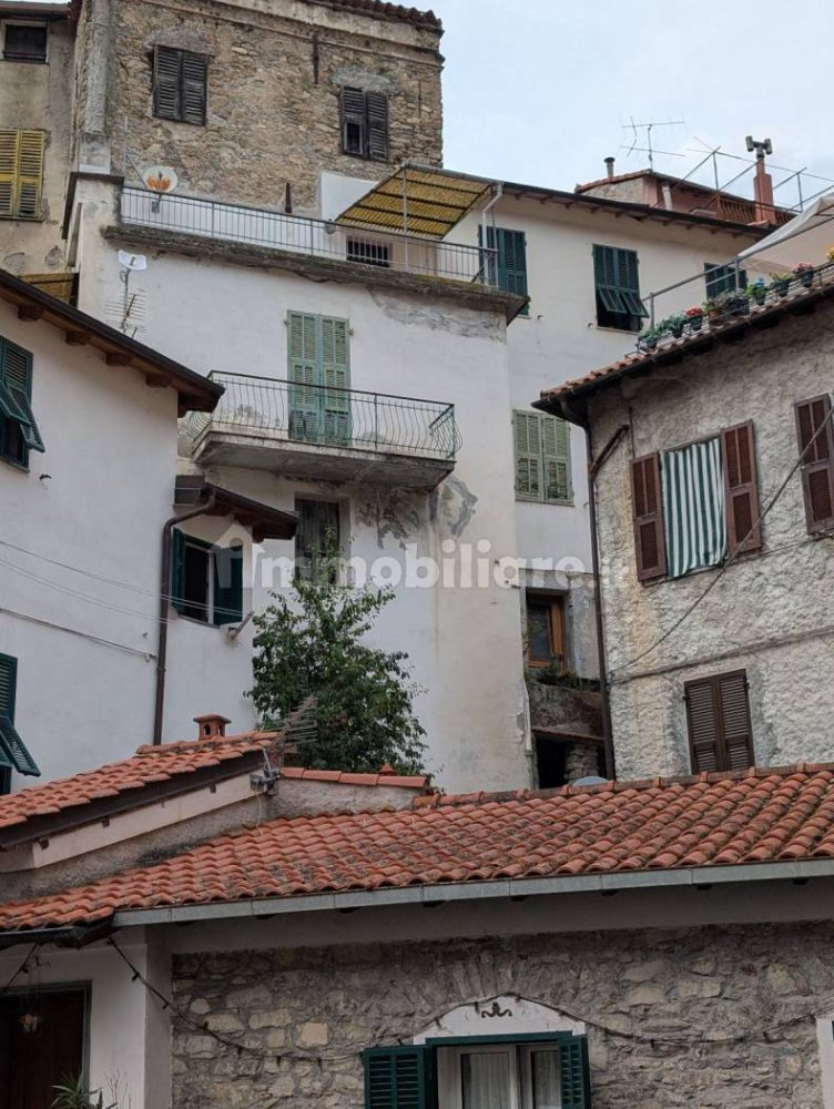 Apartamento de 2 dormitorios en Pigna, Italy No. 353297
