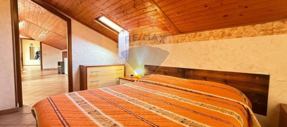 2-salle Appartement à Catania, Italy No. 266275 5