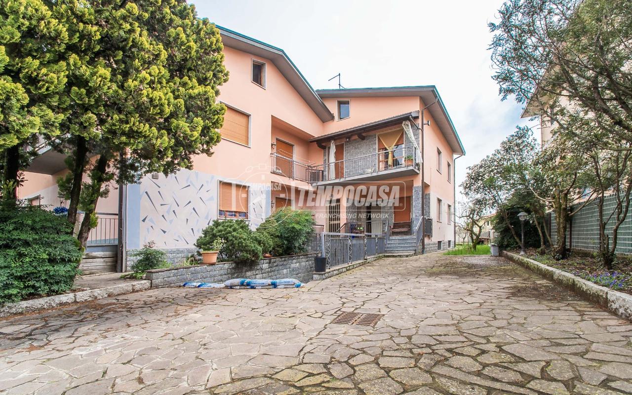 4-salle Appartement à Limido Comasco, Italy No. 42636