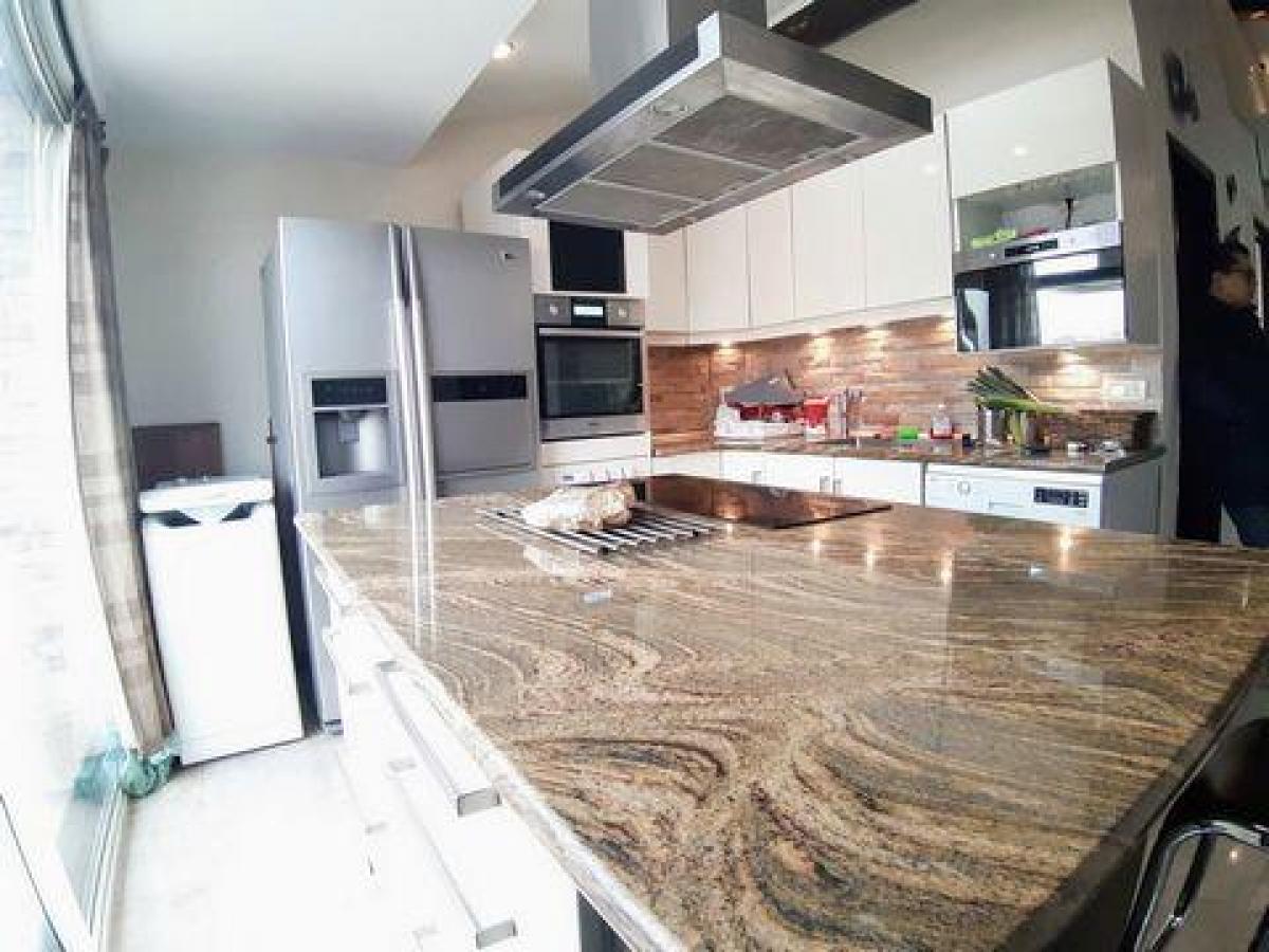 3 bedrooms Condo in Marseille, France No. 16387