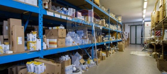 300m² Warehouse in Lurago d'Erba, Italy No. 58590 4