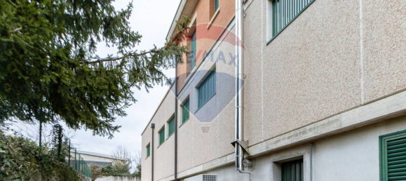 300m² Warehouse in Lurago d'Erba, Italy No. 58590 3