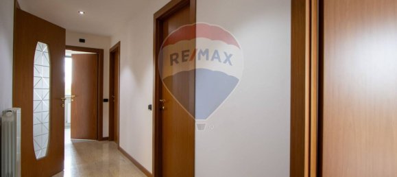 300m² Warehouse in Lurago d'Erba, Italy No. 58590 18