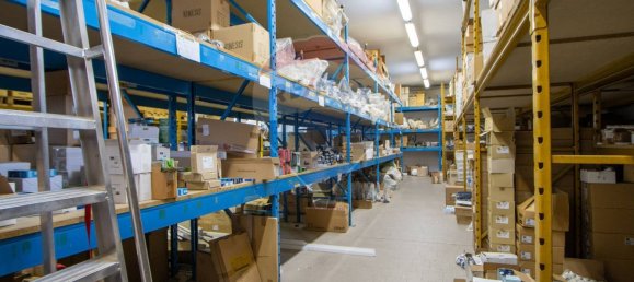 300m² Warehouse in Lurago d'Erba, Italy No. 58590 7