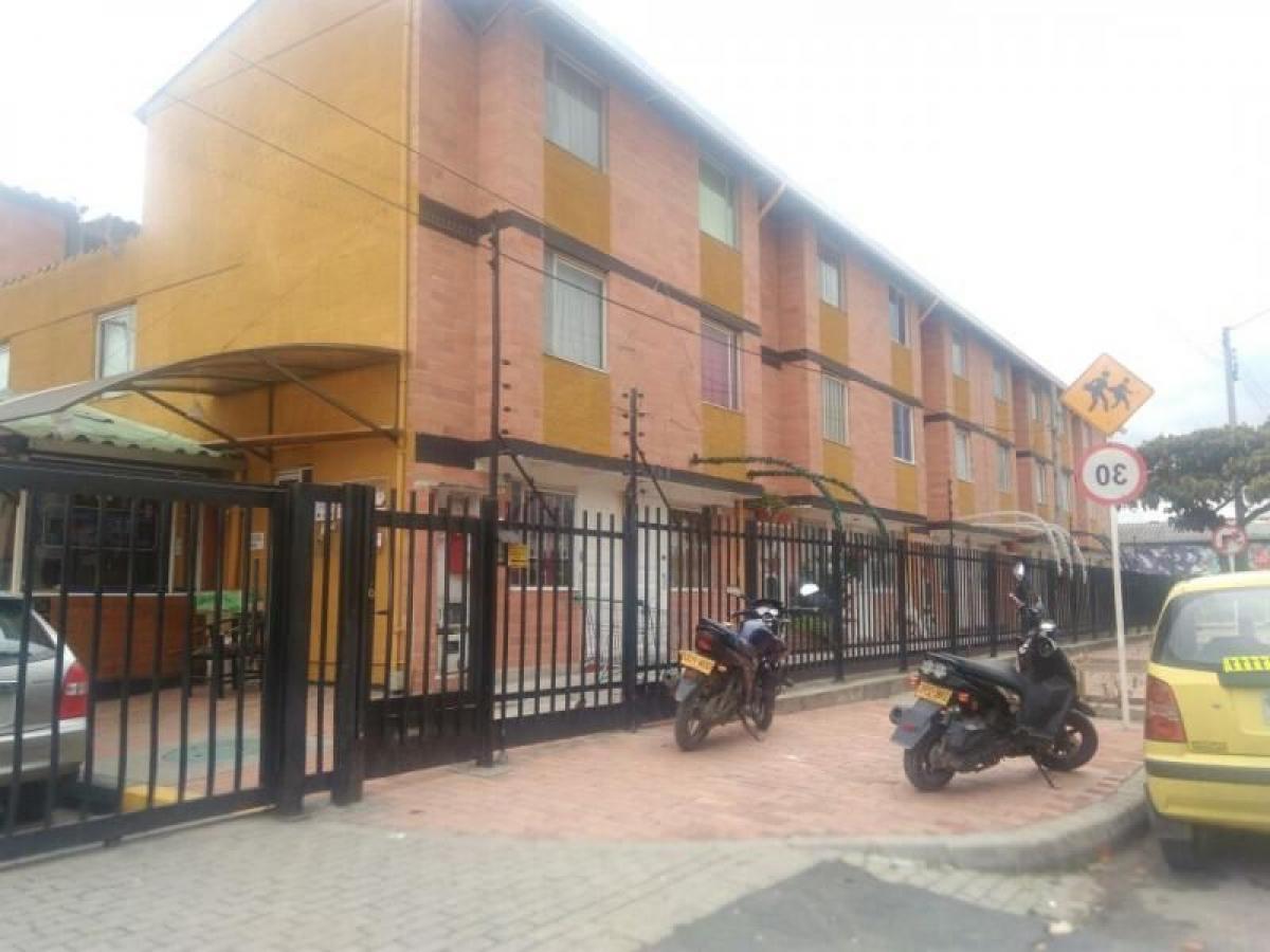 3 bedrooms House in Bogota, Colombia No. 14081