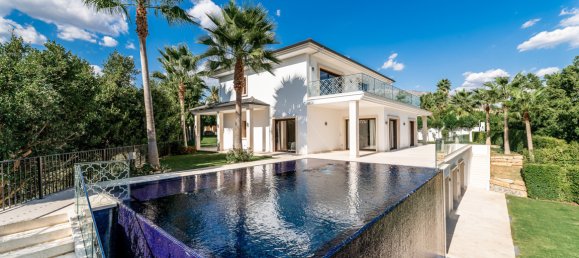 5 bedrooms Villa in Marbella, Spain No. 115120 3