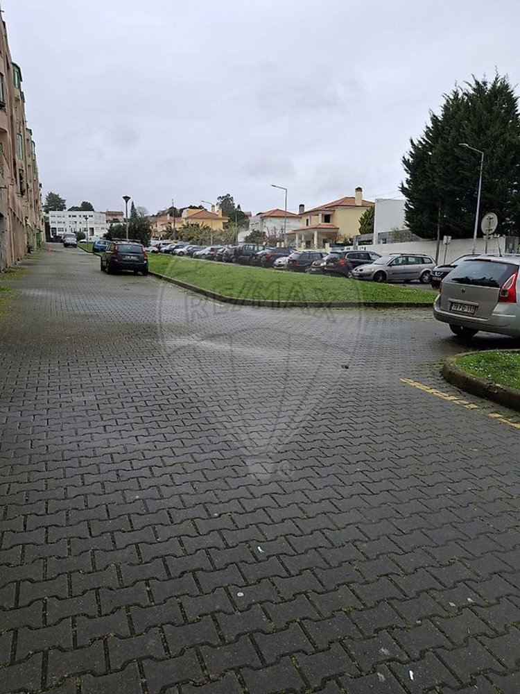 25m² Garage in Rio de Mouro, Portugal No. 66596