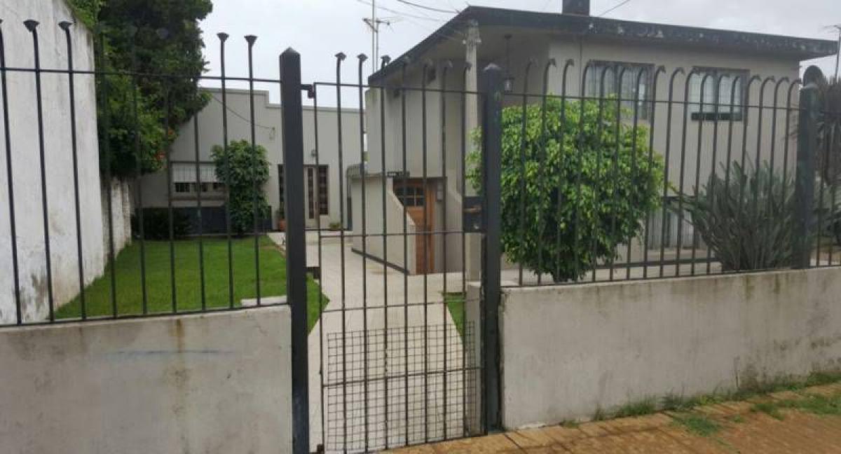 2 bedrooms House in Quilmes, Argentina No. 19004