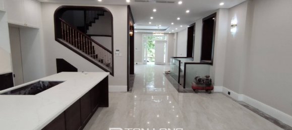 5 bedrooms Villa in Tay Ho, Vietnam No. 772 9