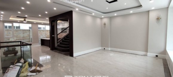 5 bedrooms Villa in Tay Ho, Vietnam No. 772 4