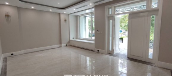 5 bedrooms Villa in Tay Ho, Vietnam No. 772 2