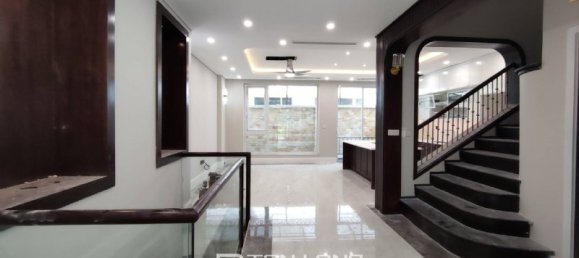 5 bedrooms Villa in Tay Ho, Vietnam No. 772 10