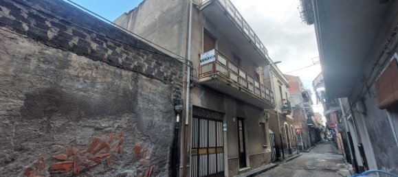 Дом с 7 комнатами в Патерно, Италия № 51003 19