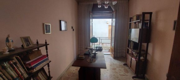 Дом с 7 комнатами в Патерно, Италия № 51003 3