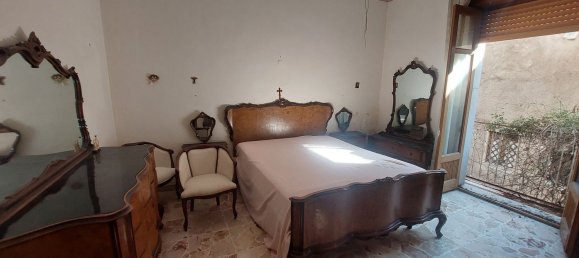 Дом с 7 комнатами в Патерно, Италия № 51003 4