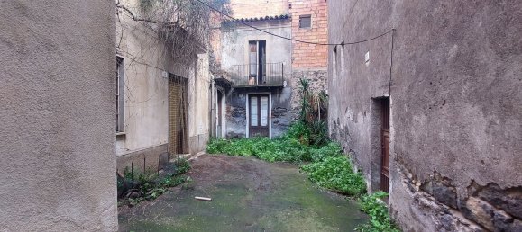 Дом с 7 комнатами в Патерно, Италия № 51003 11