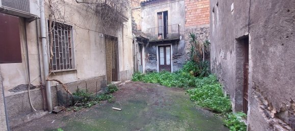 Дом с 7 комнатами в Патерно, Италия № 51003 12