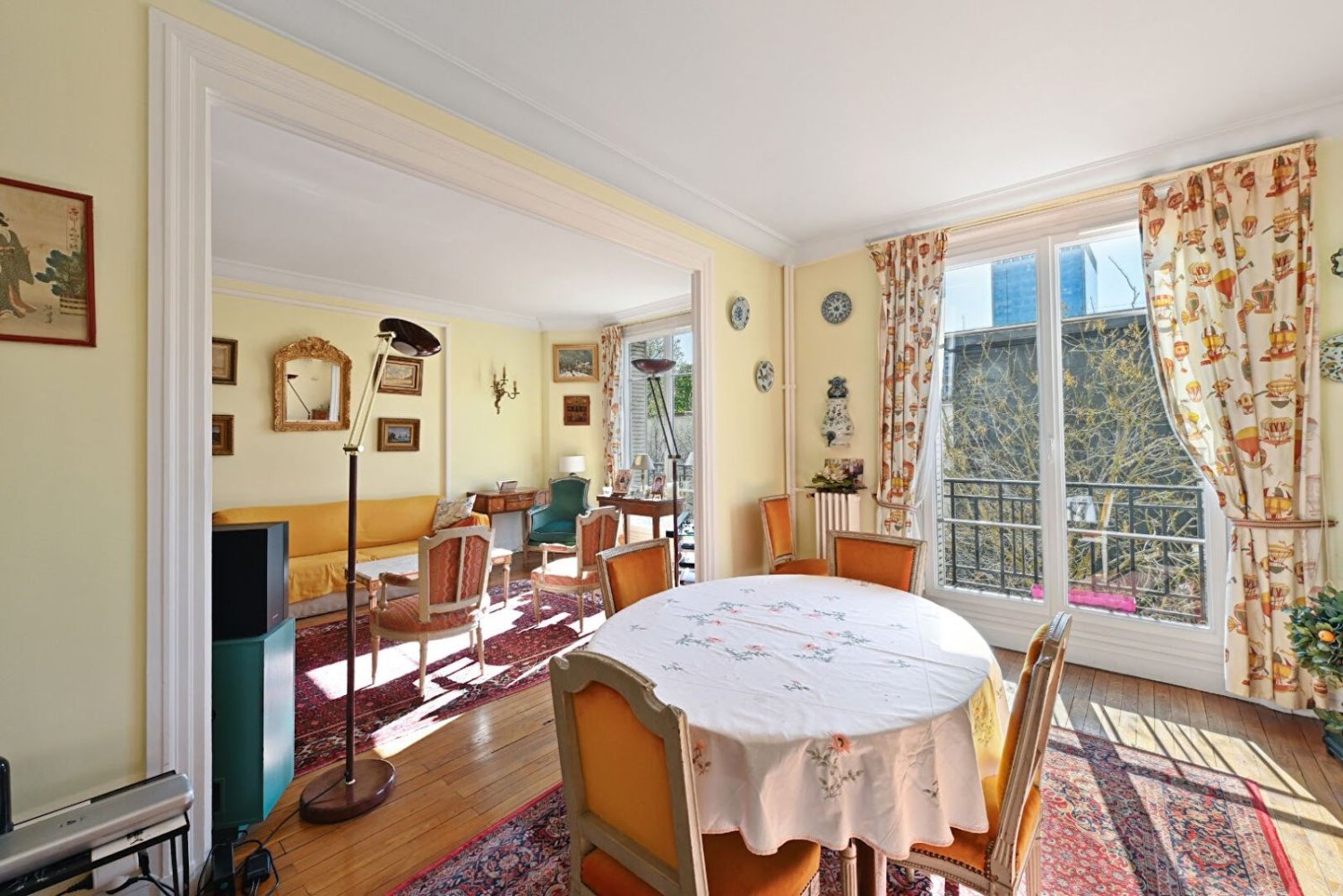 2 bedrooms Apartment in Paris, France No. 293228