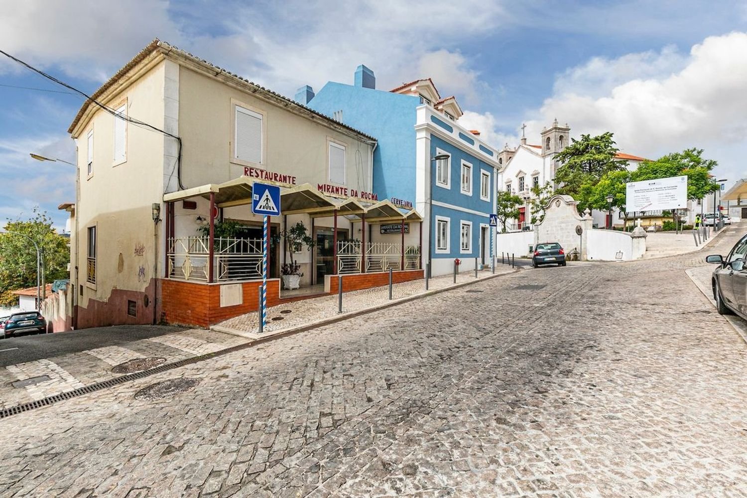 126m² Building in Oeiras, Portugal No. 64178