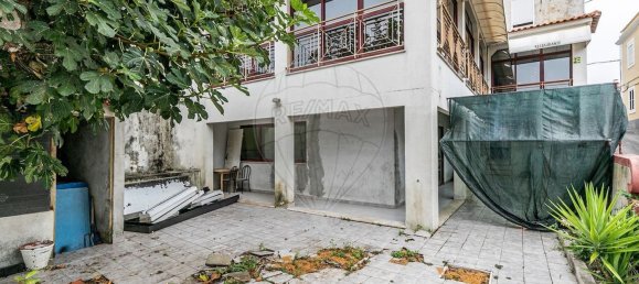 126m² Building in Oeiras, Portugal No. 64178 2