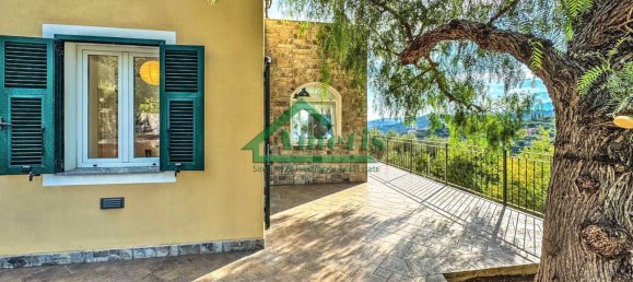 Вилла с 4 спальнями в Империя, Италия № 332356 37