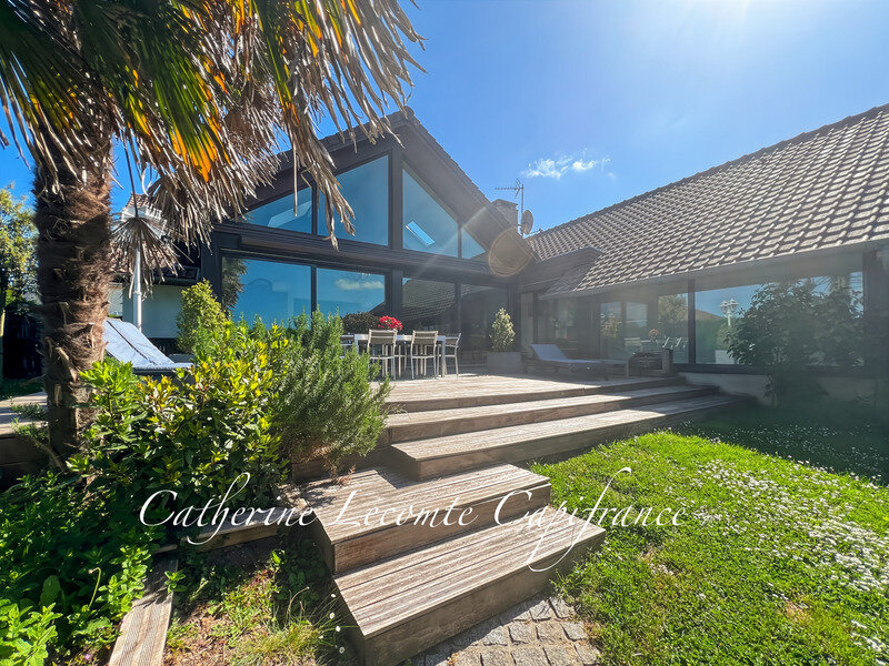 5 Schlafzimmer Villa in Isques, France, Nr. 56095