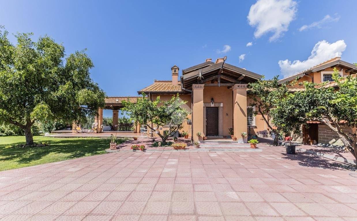 3 bedrooms Villa in Cerveteri, Italy No. 370275