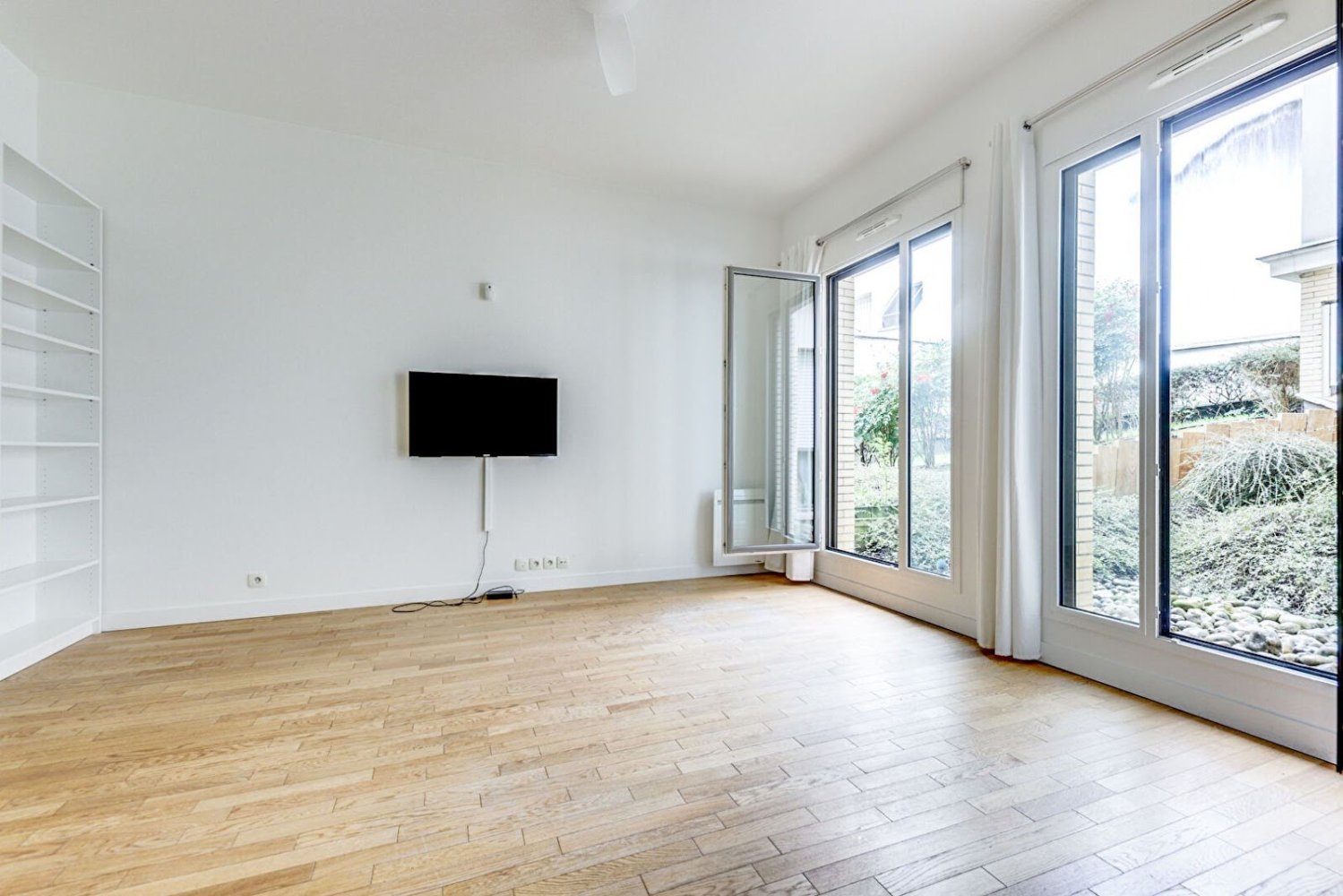 Studio in Paris, France No. 115427