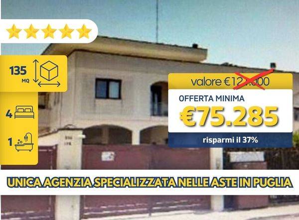 4 bedrooms Apartment in Lecce, Italy No. 41104