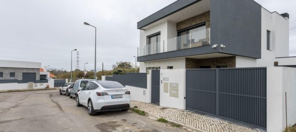 4 bedrooms Villa in Almada, Portugal No. 103683 3