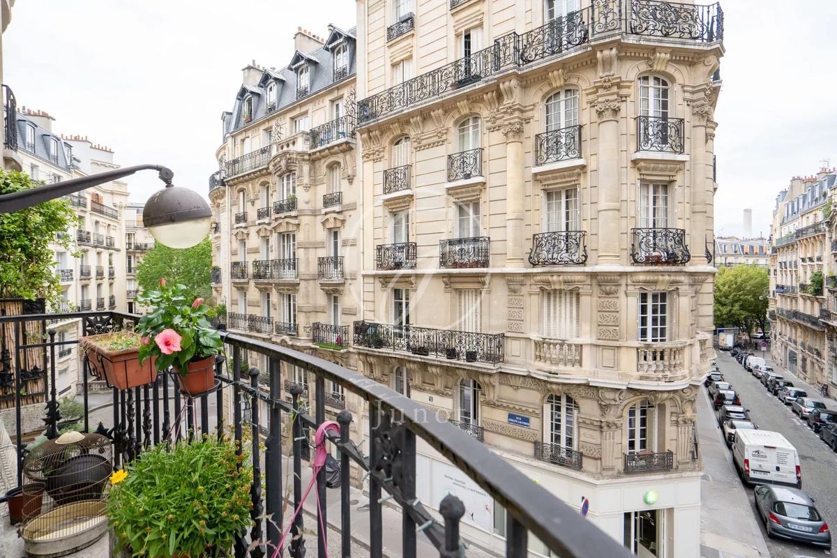 2 chambres Appartement à Paris, France No. 174469