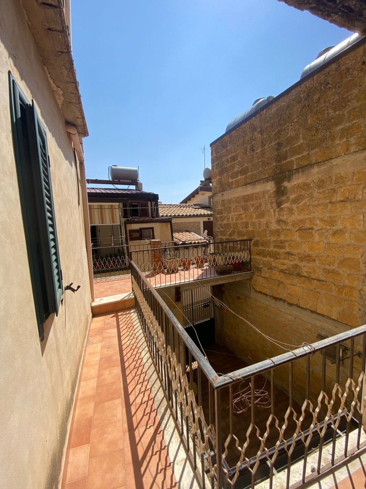 7 bedrooms Duplex in Mazzarino, Italy No. 321349