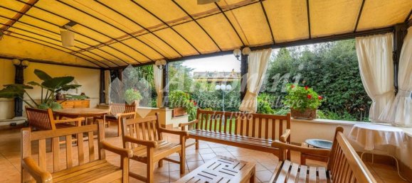 6 bedrooms Villa in Rome, Italy No. 366066 3