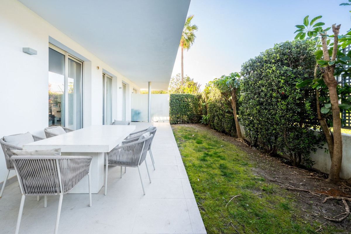 3 bedrooms Apartment in Estepona, Spain No. 251047