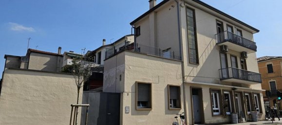 3 rooms Building in Padua, Italy No. 29972 3