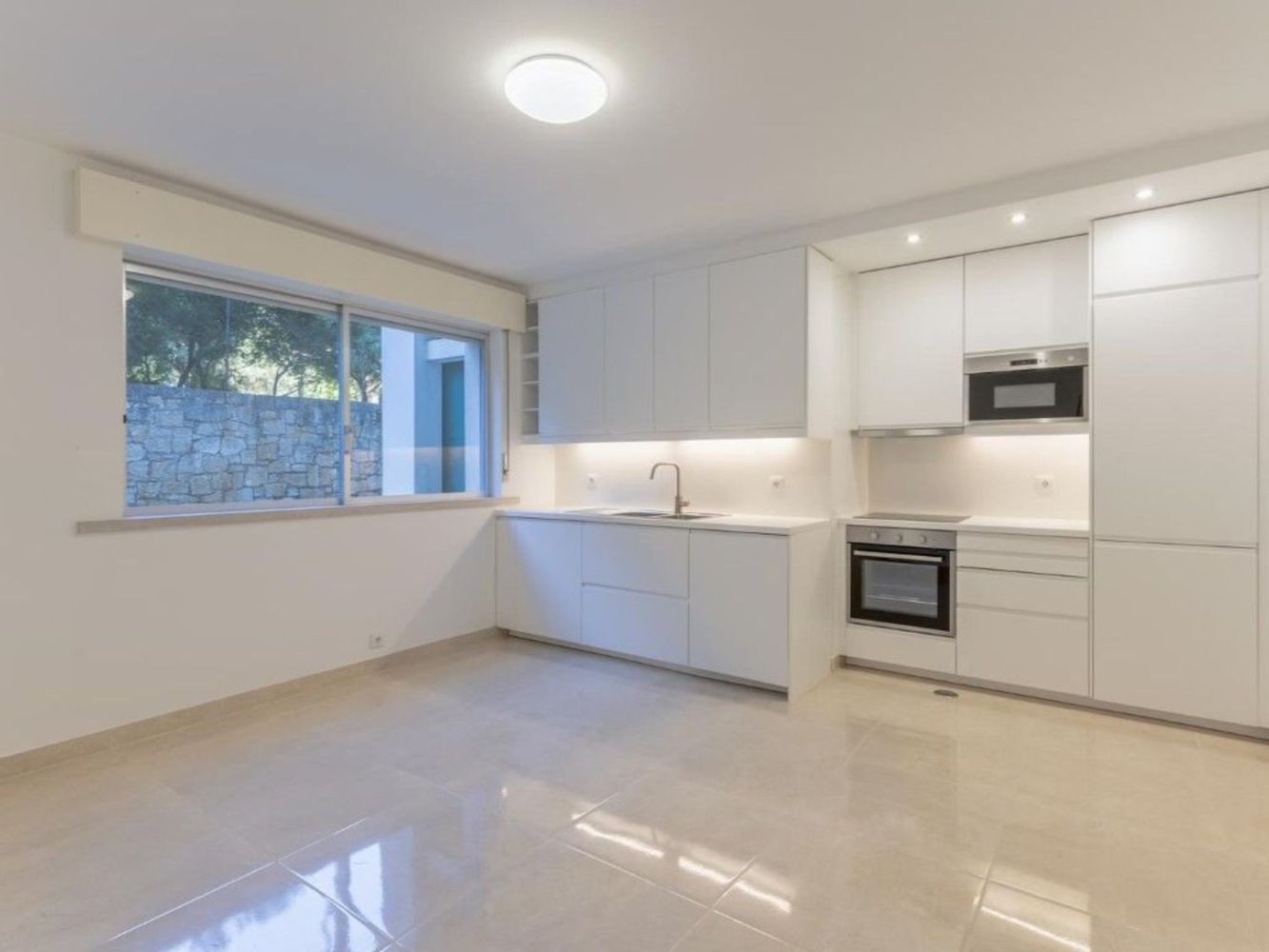 50m² Office in Cascais, Portugal No. 136906