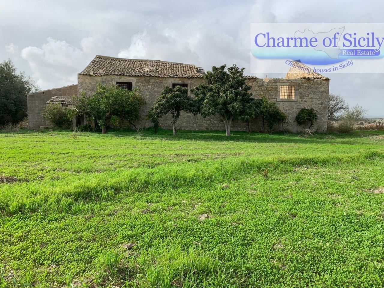 Casa de 10 habitaciónes en Noto, Italy No. 234976