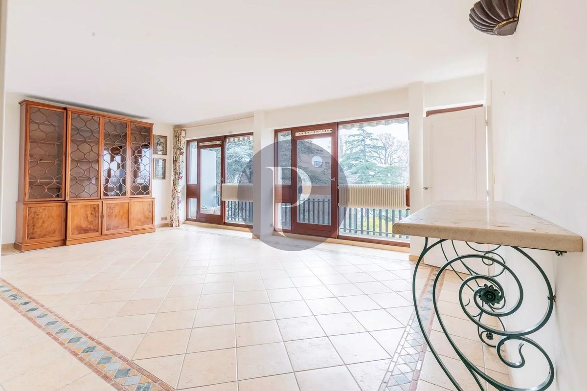 2 bedrooms Apartment in Sceaux, France No. 182945