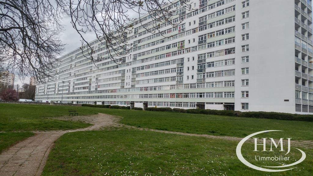 2 bedrooms Apartment in Evry, France No. 170311