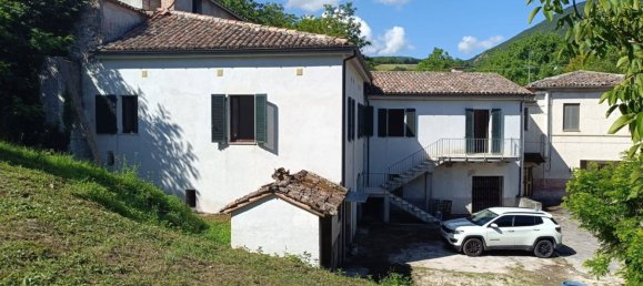 2-salle Appartement à Fabriano, Italy No. 136214 3