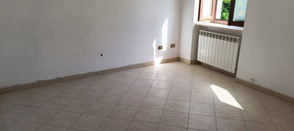 2-salle Appartement à Fabriano, Italy No. 136214 5