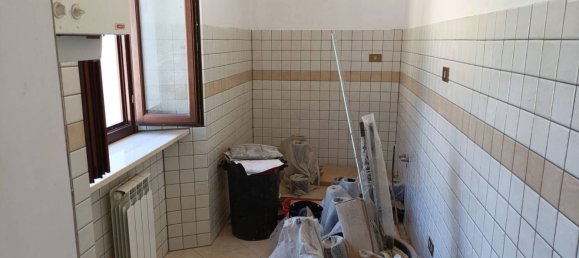 2-salle Appartement à Fabriano, Italy No. 136214 8