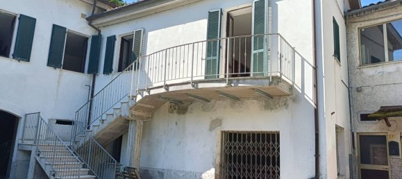 2-salle Appartement à Fabriano, Italy No. 136214 2