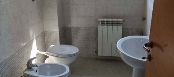 2-salle Appartement à Fabriano, Italy No. 136214 13