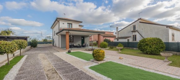 3 bedrooms House in Chioggia, Italy No. 60744 5